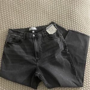 Abercrombie and fitch black washed jeans. size 31 curvy love